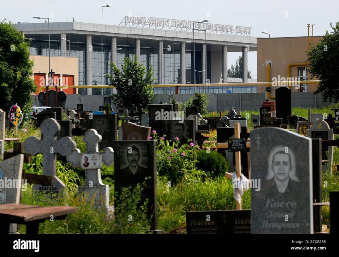 Les Russes ont conquis un aéroport militaire aux portes de Kiev (président ukrainien)