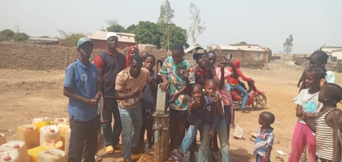 KÉDOUGOU / HYDRAULIQUE : L'ancien maire Mamadou Hadji Cissé au chevet des habitants de Kongori. KÉDOUGOU / HYDRAULIQUE : L'ancien maire Mamadou Hadji Cissé au chevet des habitants de Kongori.