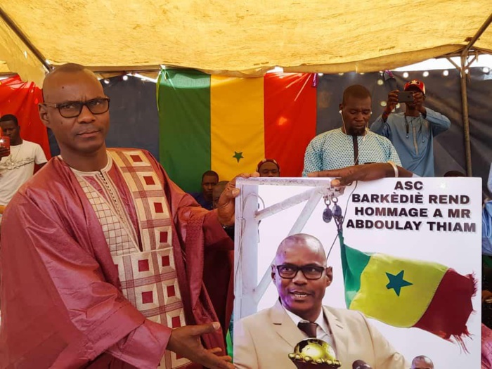 SPORTS : Pour magnifier ses brillants exploits Thiemping honore le journaliste Abdoulaye Thiam.