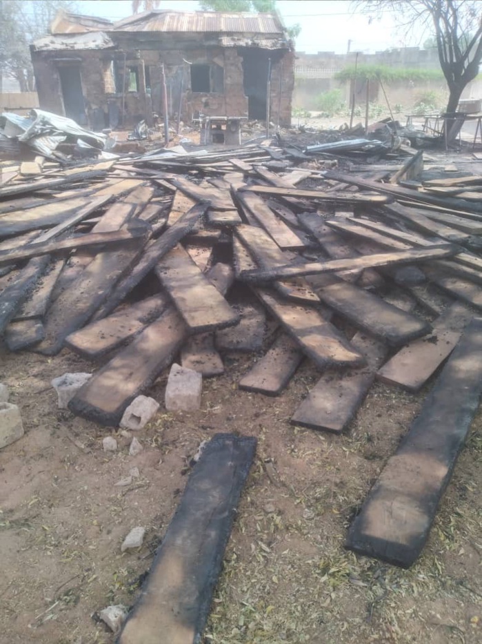 Kabatoki : Un violent incendie cause d'énormes dégâts matériels et engloutit plusieurs millions de fcfa. Kabatoki : Un violent incendie cause d'énormes dégâts matériels et engloutit plusieurs millions de fcfa.