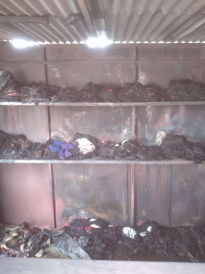 Kabatoki : Un violent incendie cause d'énormes dégâts matériels et engloutit plusieurs millions de fcfa. Kabatoki : Un violent incendie cause d'énormes dégâts matériels et engloutit plusieurs millions de fcfa.