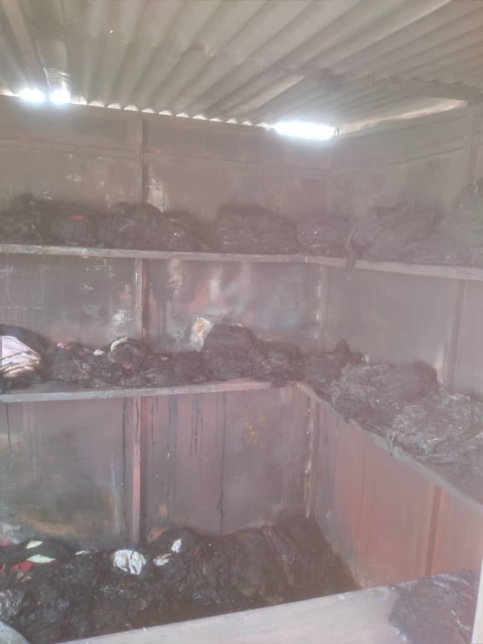 Kabatoki : Un violent incendie cause d'énormes dégâts matériels et engloutit plusieurs millions de fcfa. Kabatoki : Un violent incendie cause d'énormes dégâts matériels et engloutit plusieurs millions de fcfa.