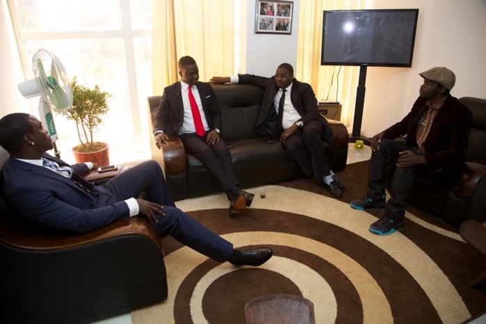 Ndongo D  de Daara J Family reçu par Akon et Thione dans le cadre du Give 1 Project Africa