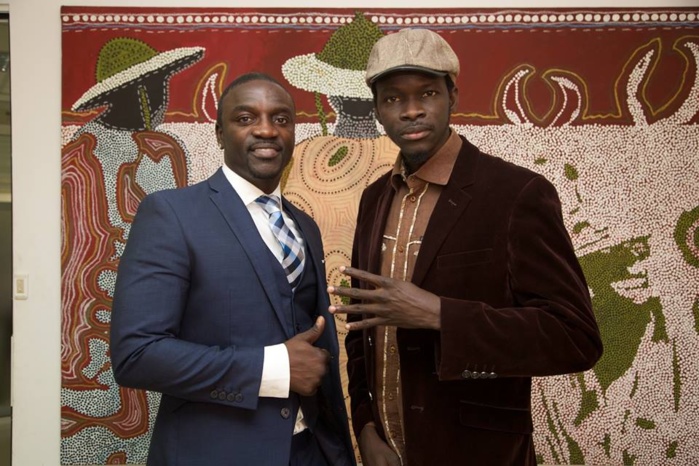 Ndongo D  de Daara J Family reçu par Akon et Thione dans le cadre du Give 1 Project Africa