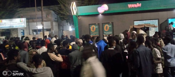 Match Sénégal vs Égypte – Dieuppeul : une immense foule barre la circulation devant le point « Diotali »