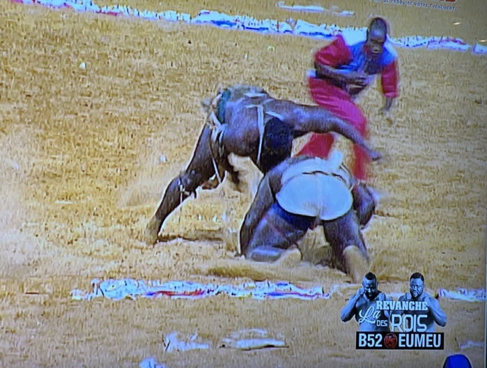 Drapeau Matar Ba : Eumeu Sène terrasse Bombardier.