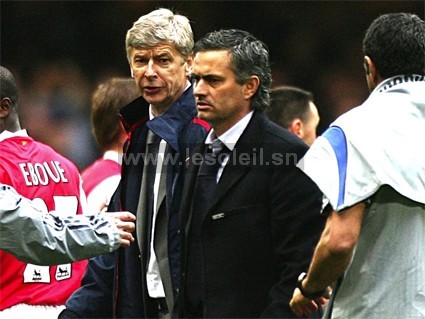 Angleterre : Wenger répond à Mourinho, auteur de propos « stupides »