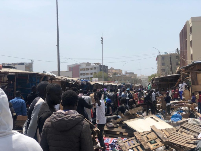 Déguerpissement en cours au garage Petersen : les marchands chassés des lieux Déguerpissement en cours au garage Petersen : les marchands chassés des lieux