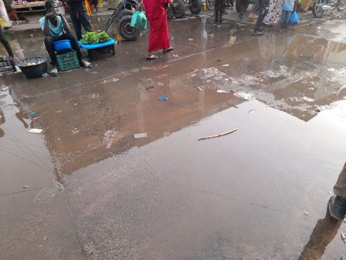 48 heures après son nettoiement : Voici l'état piteux du marché central Kaolack (images).