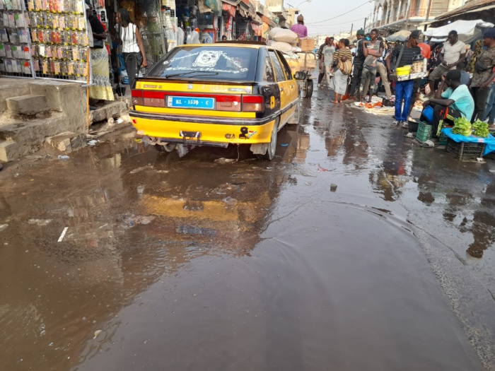 48 heures après son nettoiement : Voici l'état piteux du marché central Kaolack (images). 48 heures après son nettoiement : Voici l'état piteux du marché central Kaolack (images).