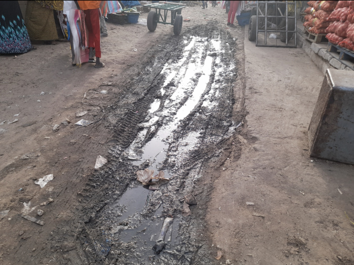 48 heures après son nettoiement : Voici l'état piteux du marché central Kaolack (images). 48 heures après son nettoiement : Voici l'état piteux du marché central Kaolack (images).
