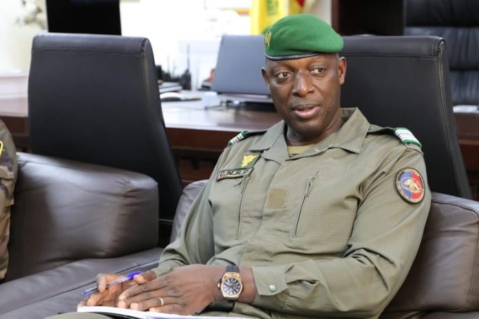 Guinée: un procureur vise un colonel, la junte suspend les deux hommes