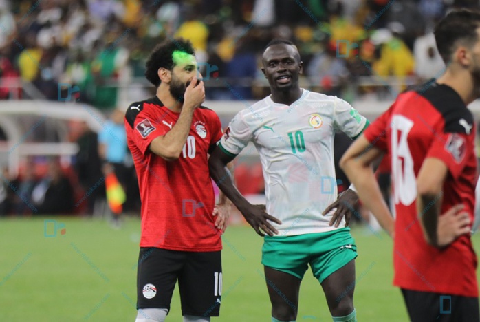SÉNÉGAL VS ÉGYPTE / Arrêt sur image : L'étrange discussion entre Mohamed Salah et Sadio Mané...
