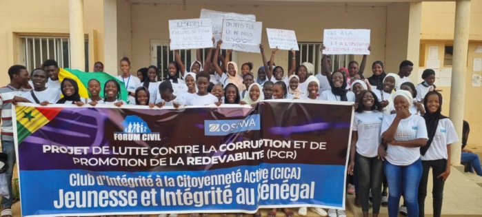 FORUM CIVIL/OSIWA Randonnée de sensibilisation du CICA de PODOR sur la protection des biens communs et la lutte contre la corruption. FORUM CIVIL/OSIWA Randonnée de sensibilisation du CICA de PODOR sur la protection des biens communs et la lutte contre la corruption.