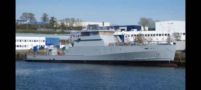 France : mise à l'eau du premier des trois OPV 58S de la marine sénégalaise en présence du Chef d'État-major de la Marine Oumar Wade
