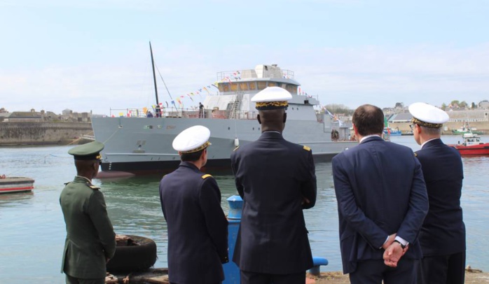 France : mise à l'eau du premier des trois OPV 58S de la marine sénégalaise en présence du Chef d'État-major de la Marine Oumar Wade France : mise à l'eau du premier des trois OPV 58S de la marine sénégalaise en présence du Chef d'État-major de la Marine Oumar Wade