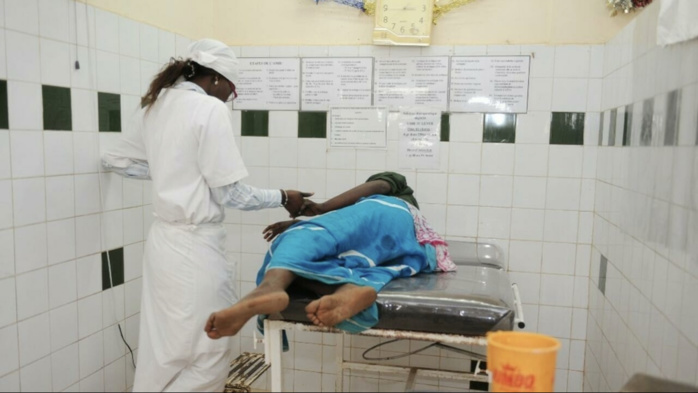 Tapissier devenu aide-soignant, femme de ménage jouant à la sage-femme / Nos hôpitaux : des mouroirs de niveau 3 inondés par des blouses sombres sorties d’écoles de négoce politiques… Tapissier devenu aide-soignant, femme de ménage jouant à la sage-femme / Nos hôpitaux : des mouroirs de niveau 3 inondés par des blouses sombres sorties d’écoles de négoce politiques…