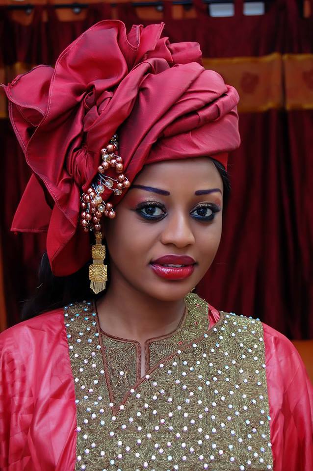 L'ancienne miss Sénégal Penda Ly montre sa beauté époustouflante dans une tenue traditionnelle