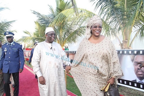 Mame Mbaye Niang gifle de nouveau Mimi Touré : Sous le regard toujours “complice” de Macky Sall