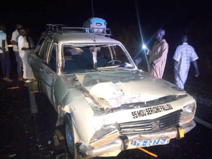 (IMAGES) Accident sur la route de Ndoyène / Une collision entre un « 7 places » et une charrette fait un mort. (IMAGES) Accident sur la route de Ndoyène / Une collision entre un « 7 places » et une charrette fait un mort.