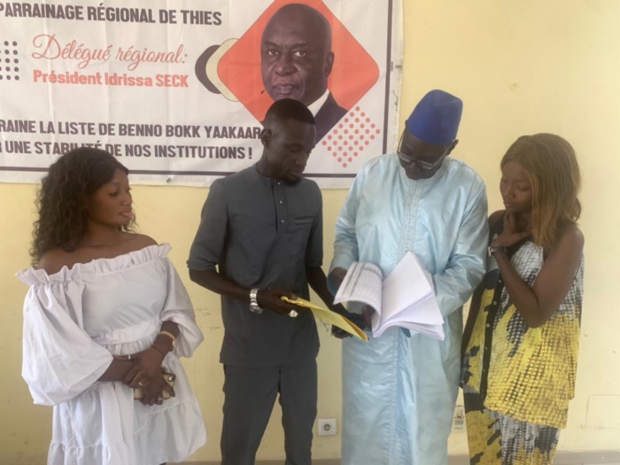 Thiès / Législatives 2022 : Pape Doumbia remet 3.000 parrainages à Idy et s'engage à travailler pour la victoire de BBY. Thiès / Législatives 2022 : Pape Doumbia remet 3.000 parrainages à Idy et s'engage à travailler pour la victoire de BBY.