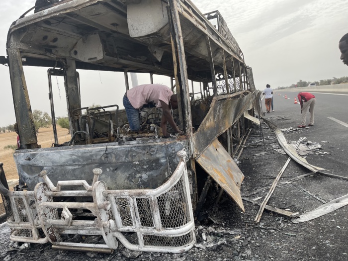 Dernière minute sur Ila Touba  / Un bus avec à bord 80 personnes prend feu et brûle complètement… 