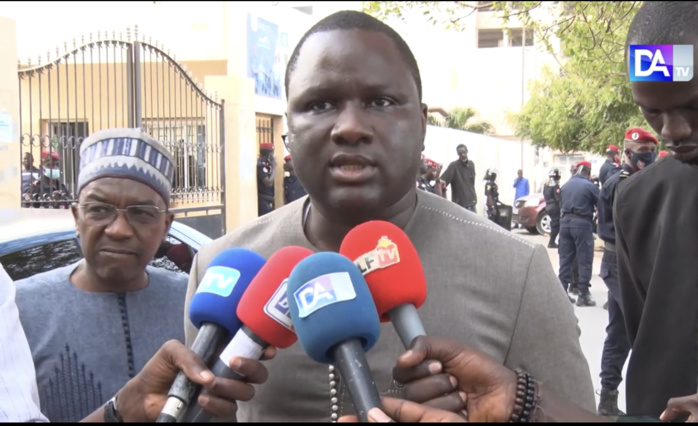 Risque d’invalidité : Déthié Fall rejette la liste présentée à la DGE et accuse le président Macky Sall de vouloir écarter leur coalition aux législatives. Risque d’invalidité : Déthié Fall rejette la liste présentée à la DGE et accuse le président Macky Sall de vouloir écarter leur coalition aux législatives.