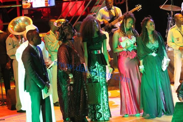 Chanté par Coumba Gawlo, Cheikh Yérim Seck représenté par Boubacar Diallo et toute l'équipe de "Un Café Avec"