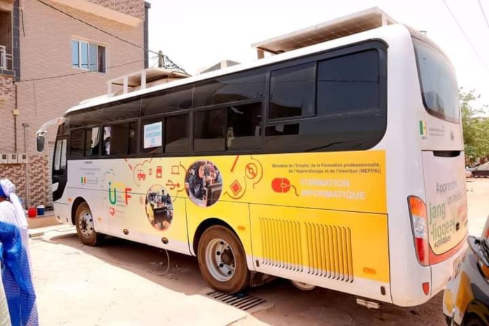Week-end social à Kaolack : Pape Demba Bitèye participe à la formation des jeunes, au relèvement du plateau technique sanitaire et vole au secours des sinistrés.