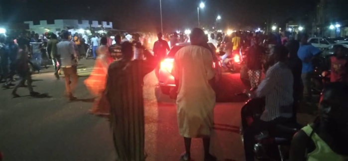 Drame de Kédougou : des jeunes ont déversé leur colère dans la rue. Drame de Kédougou : des jeunes ont déversé leur colère dans la rue.
