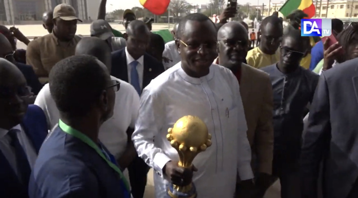« Trophy Tour » : La tournée du trophée de la CAN débute ce mardi après-midi à Dakar. « Trophy Tour » : La tournée du trophée de la CAN débute ce mardi après-midi à Dakar.