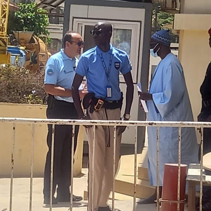 Affaire Gana Gueye : "And Samm Jikko Yi » apporte son soutien au joueur du PSG et brandi une lettre de protestation devant l'ambassade de la France