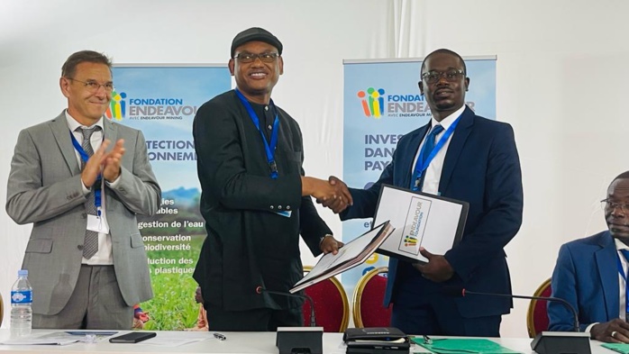 Lutte contre la désertification : La Grande Muraille Verte et SGO ont signé un protocole de 40 millions de FCFA. Lutte contre la désertification : La Grande Muraille Verte et SGO ont signé un protocole de 40 millions de FCFA.