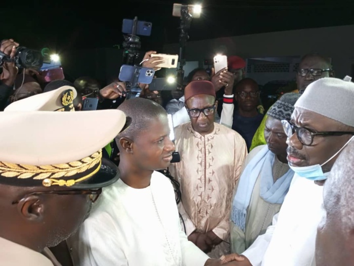 Hôpital Mame Abdoul Aziz Sy de Tivaouane : Antoine Diom sur les lieux pour s'enquérir de l'ampleur des dégâts. Hôpital Mame Abdoul Aziz Sy de Tivaouane : Antoine Diom sur les lieux pour s'enquérir de l'ampleur des dégâts.