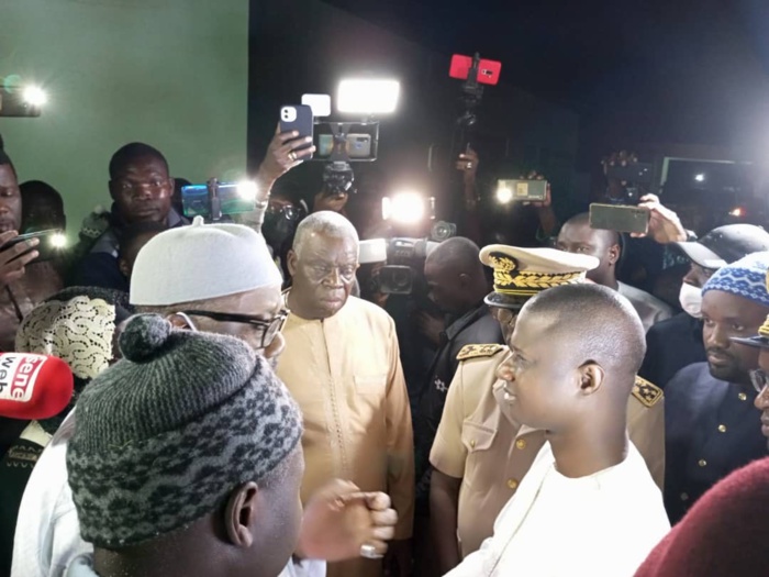 Hôpital Mame Abdoul Aziz Sy de Tivaouane : Antoine Diom sur les lieux pour s'enquérir de l'ampleur des dégâts. Hôpital Mame Abdoul Aziz Sy de Tivaouane : Antoine Diom sur les lieux pour s'enquérir de l'ampleur des dégâts.