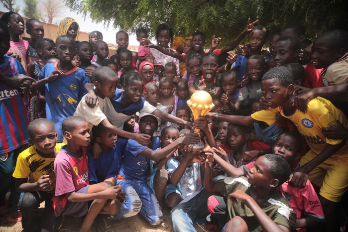 « Trophy Tour » émotion et explosion de joie dans les rues de Matam ( IMAGES ) « Trophy Tour » émotion et explosion de joie dans les rues de Matam ( IMAGES )