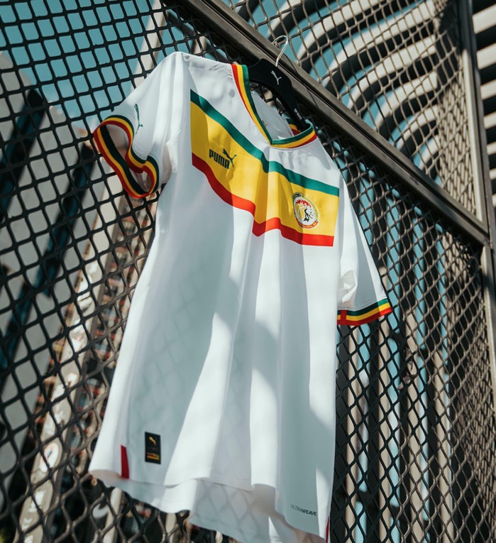 Coupe du monde 2022 : Le nouveau maillot des Lions suscite la polémique, entre son style rétro et un design mitigé… Coupe du monde 2022 : Le nouveau maillot des Lions suscite la polémique, entre son style rétro et un design mitigé…