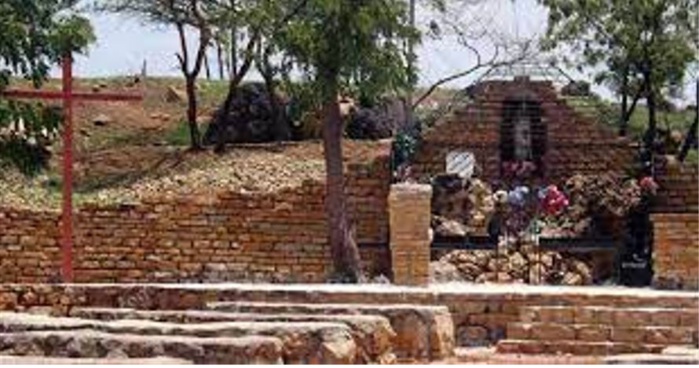 MIRACLES, APPARITION... LA GROTTE DE POPENGUINE, UN PASSAGE OBLIGÉ DES FIDÈLES MIRACLES, APPARITION... LA GROTTE DE POPENGUINE, UN PASSAGE OBLIGÉ DES FIDÈLES