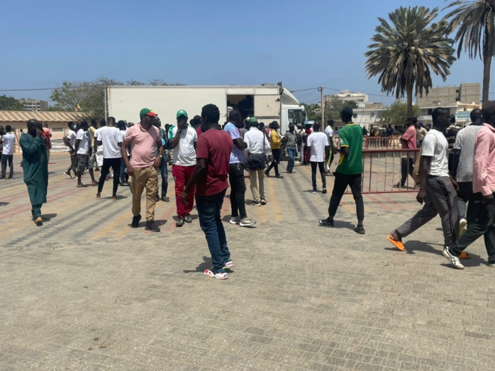 Manifestation Yewwi Askan Wi : la place de la nation reçoit déjà plein de monde (photos) Manifestation Yewwi Askan Wi : la place de la nation reçoit déjà plein de monde (photos)