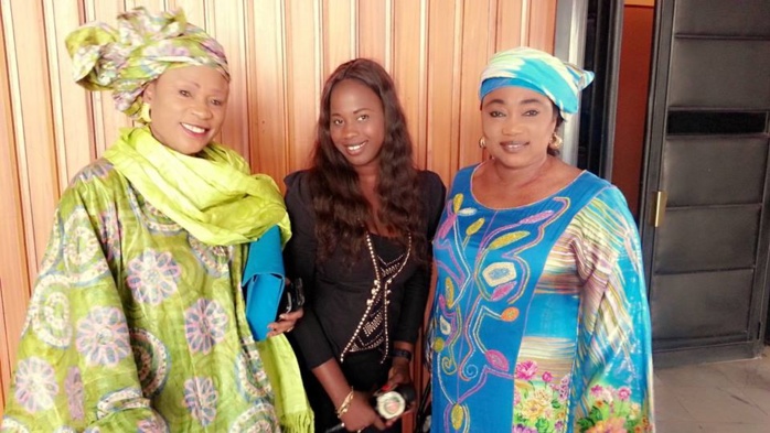 (Photos) La présentatrice de l’émission "Au fond des choses" sur la "LCS" Amina Diop avec quelques uns de ses invités