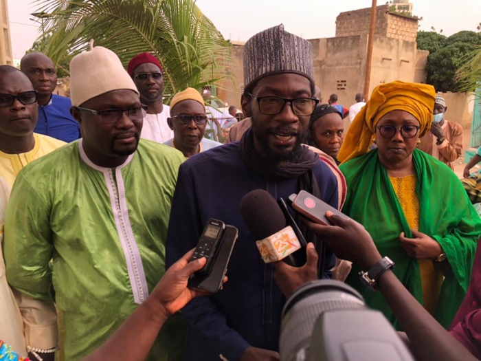 Fadel Barro chez le Khalife de Médina Baye : « Nous sommes venus lui dire qu'il est revenu dans un pays où les hôpitaux ne sont plus sûrs... Nous avons un conflit politico-politicien orchestré par le pouvoir de Macky Sall » Fadel Barro chez le Khalife de Médina Baye : « Nous sommes venus lui dire qu'il est revenu dans un pays où les hôpitaux ne sont plus sûrs... Nous avons un conflit politico-politicien orchestré par le pouvoir de Macky Sall »