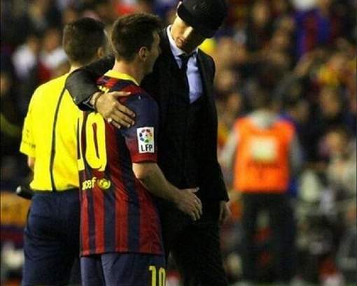 Messi consolé par Cristiano Ronaldo