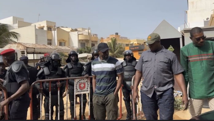 Manif interdite de l’opposition: la police s’est déployée autour du domicile de Sonko Manif interdite de l’opposition: la police s’est déployée autour du domicile de Sonko