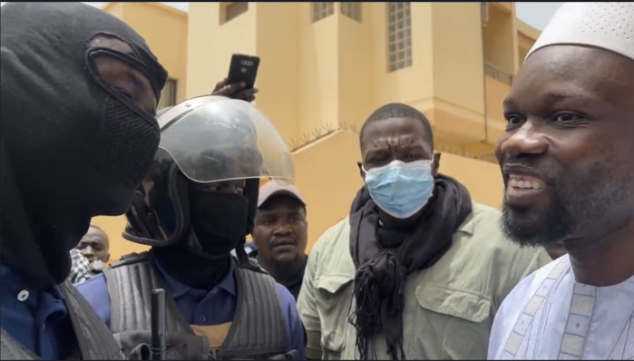 Cité Keur Gorgui : Ousmane Sonko empêché d’aller à la mosquée par les éléments de la BIP.