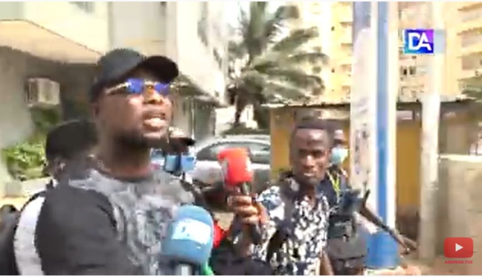 Chez Sonko bunkerisé : L'appel du maire de Keur Massar Sud en direction des jeunes de la banlieue. Chez Sonko bunkerisé : L'appel du maire de Keur Massar Sud en direction des jeunes de la banlieue.