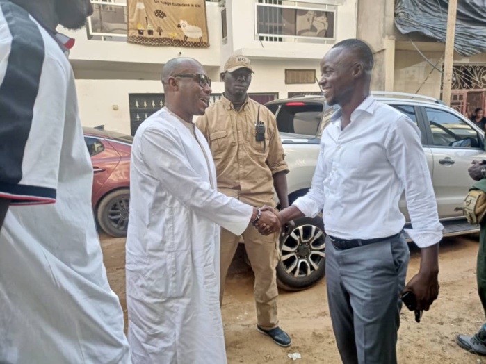 Déthié Fall en détention : Barthélémy Dias rend visite à la famille du mandataire de Yewwi Askan Wi. Déthié Fall en détention : Barthélémy Dias rend visite à la famille du mandataire de Yewwi Askan Wi.