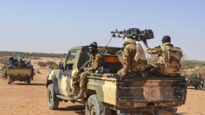 Mali: l'armée dit avoir frappé les jihadistes après un massacre dans le centre