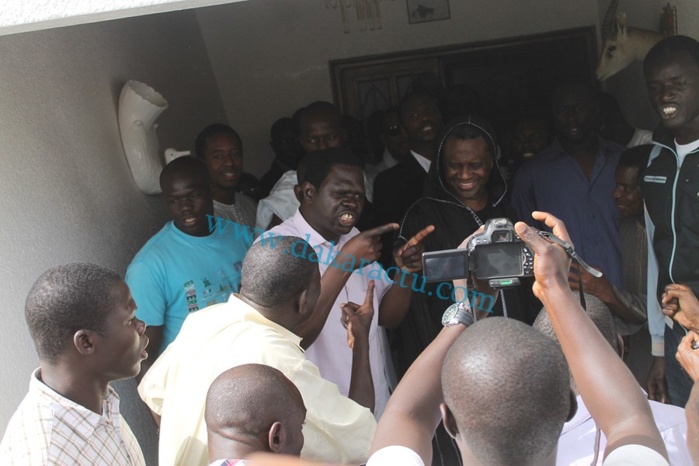  Port vestimentaire de ses commandos : Kara se conforme à la volonté de l’autorité mais,  reste sur ses principes