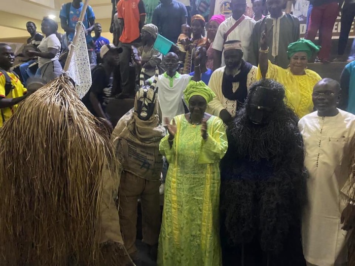 Les propos ethnicistes de Ousmane Sonko sont totalement irresponsables! (Par Mimi Touré) Les propos ethnicistes de Ousmane Sonko sont totalement irresponsables! (Par Mimi Touré)