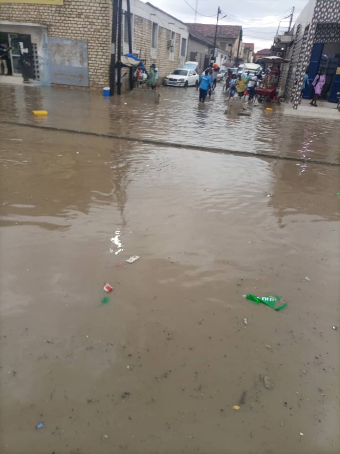 Fortes pluies sur Rufisque : la vieille sous les eaux (Images)